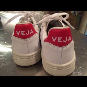 Veja White V10 Tennis shoes size 7 Eur 38